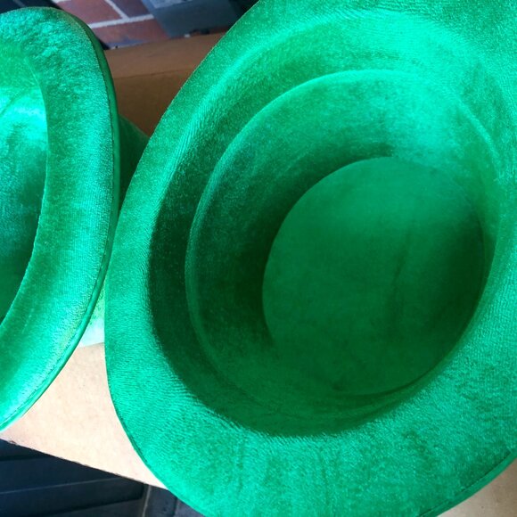 🍀 Lot 2 Green Velvet Hats St Patrick’s Day Leprechaun Halloween Costume Party - Picture 4 of 4